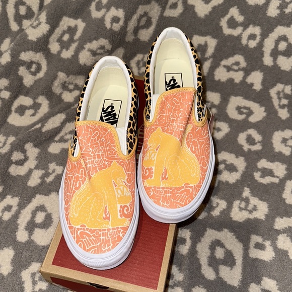 Vans Classic Slip-on Sneakers in Jaguar 🐆 and True White New 😍🐆☀️ - Picture 3 of 17